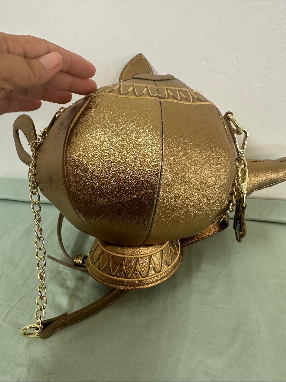 Loungefly Aladdin Metallic Bronze genie lamp Crossbody Bag - Picture 4 of 6